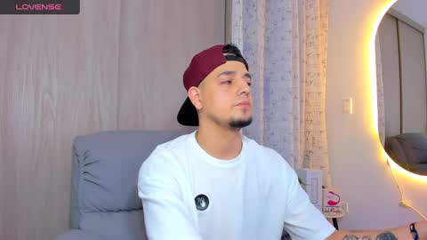 Snapshot of kendel_dimitri chatting on 10.02.25 kendel_dimitri online show from 10.02.25