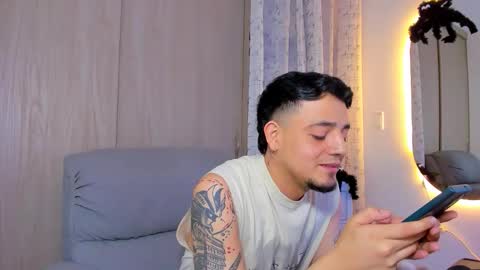 Snapshot of kendel_dimitri chatting on 10.31.25 kendel_dimitri online show from 10.31.25