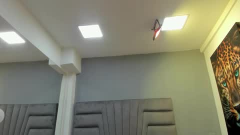 Kendra London online show from 11.12.25