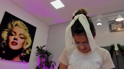 Kendra London online show from 12.20.25