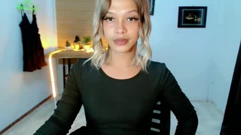 kendra_lunaxx online show from 05.18.26