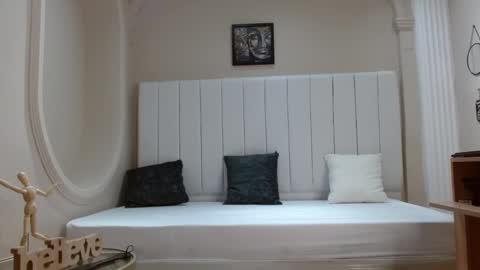 Snapshot of kendra_lux1 chatting on 10.01.25 kendra_lux1 online show from 10.01.25