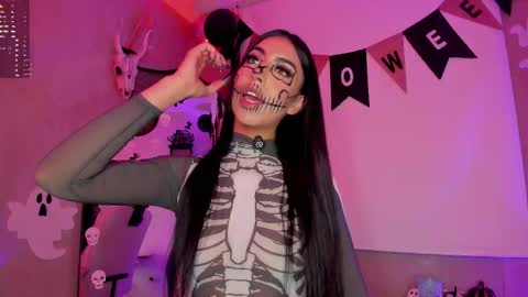 Kendra  online show from 10.20.25