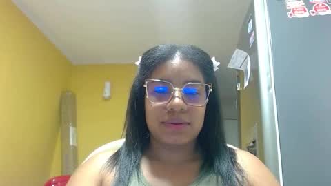 Snapshot of kendrabigass chatting on 10.04.25 Mamasita online show from 10.04.25