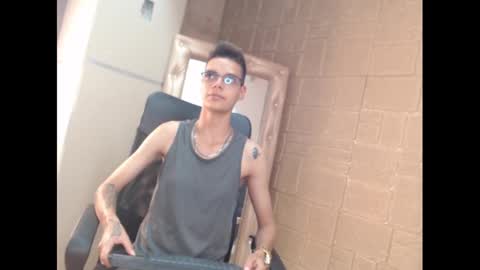 Snapshot of kenn_boy_ chatting on 01.27.25 kenn_boy_ online show from 01.27.25