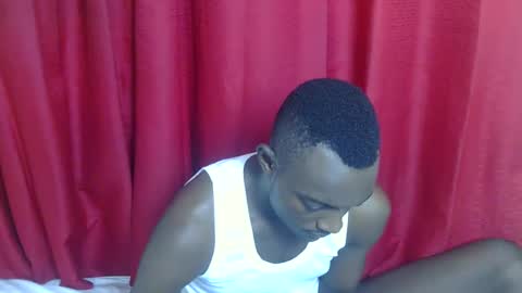 Snapshot of kenna_ass chatting on 11.25.25 Kenia online show from 11.25.25