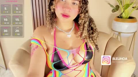 Snapshot of kenykitty chatting on 01.11.25 Keny Kitty Onlyfans Kenayfoxx online show from 01.11.25