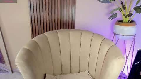 Snapshot of kenykitty chatting on 02.18.25 Keny Kitty Onlyfans Kenayfoxx online show from 02.18.25