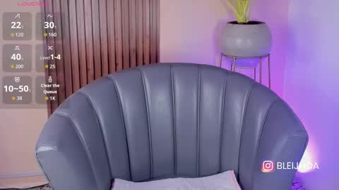 Snapshot of kenykitty chatting on 10.20.25 Keny Kitty Onlyfans Kenayfoxx online show from 10.20.25