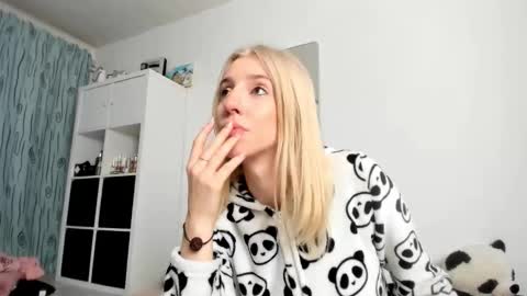 Kenzie online show from 10.24.25