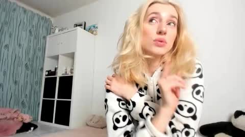 Kenzie online show from 11.08.25