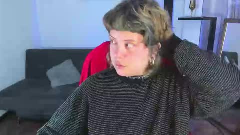 Snapshot of kenziesharik chatting on 11.17.25 Kenzie online show from 11.17.25