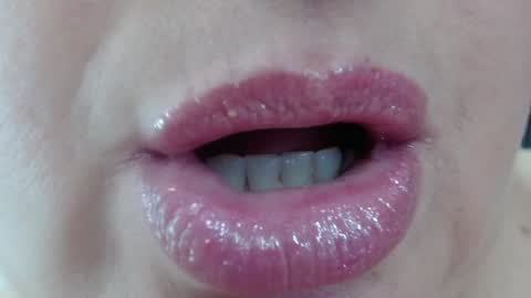 Snapshot of kerly_doll chatting on 01.10.25 K E R L Y online show from 01.10.25