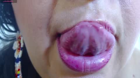 Snapshot of kerly_doll chatting on 02.05.25 K E R L Y online show from 02.05.25