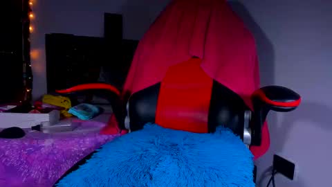 Kerlysmith24 online show from 12.18.24