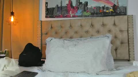 Snapshot of keryhillson chatting on 02.18.25 Kery Hillson online show from 02.18.25