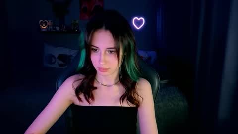 Snapshot of keti_moon chatting on 11.18.25 Keti 3 online show from 11.18.25