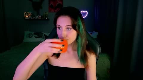 Snapshot of keti_moon chatting on 11.23.25 Keti 3 online show from 11.23.25