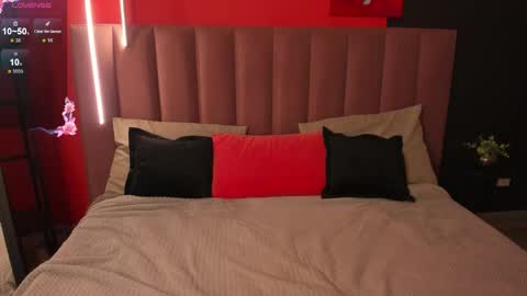 Snapshot of ketrinwhite chatting on 09.13.25 KatrinaKetrin online show from 09.13.25