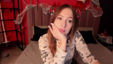 Snapshot of ketrinwhite chatting on 10.19.25 KatrinaKetrin online show from 10.19.25