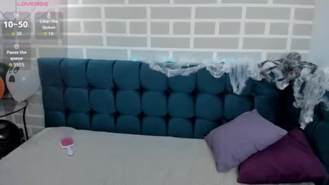 Snapshot of ketrinwhite chatting on 10.23.25 KatrinaKetrin online show from 10.23.25