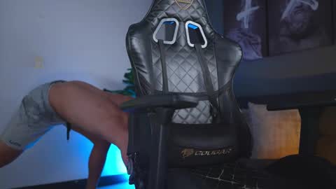 Snapshot of kevin_montoya1 chatting on 02.11.26 kevin montoya online show from 02.11.26