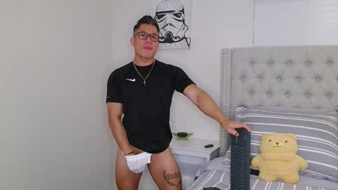 Snapshot of kevinkham chatting on 10.17.25 kevinkham online show from 10.17.25