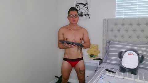 Snapshot of kevinkham chatting on 10.22.25 kevinkham online show from 10.22.25