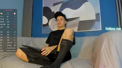 Snapshot of kevinn_blue chatting on 09.30.25 Sexy Hot Kevin online show from 09.30.25