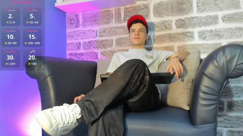 Snapshot of kevinn_blue chatting on 05.22.26 Sexy Hot Kevin online show from 05.22.26