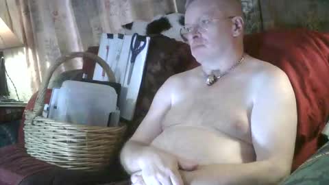 Snapshot of kevydaddyhubby2 chatting on 04.04.26 kevydaddyhubby2 online show from 04.04.26