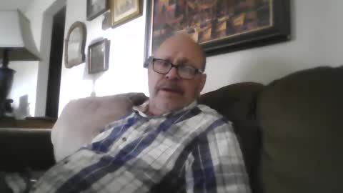 Snapshot of kfries chatting on 10.04.25 Kent online show from 10.04.25