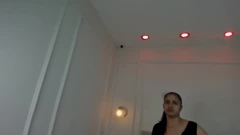 Snapshot of khaterine_hot_1 chatting on 12.15.24 Kathe Hot online show from 12.15.24