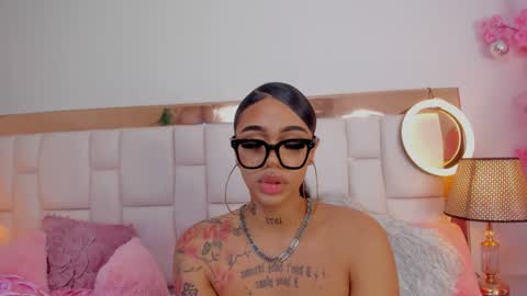 Khelany Isyy  online show from 12.19.24