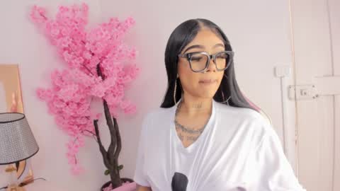 Khelany Isyy  online show from 01.25.25