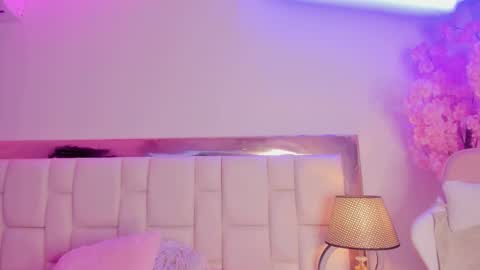 Khelany Isyy  online show from 02.14.25