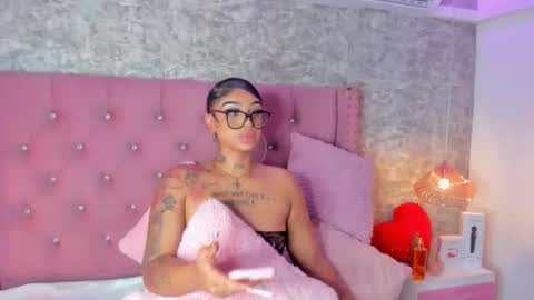 Khelany Isyy  online show from 02.06.26