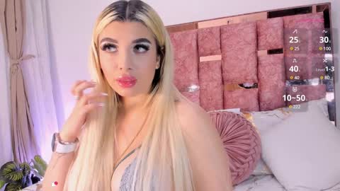 Snapshot of khloe_018 chatting on 02.05.25 KHLOE online show from 02.05.25