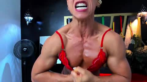 Snapshot of khloe_rossich chatting on 03.06.25 online show from 03.06.25