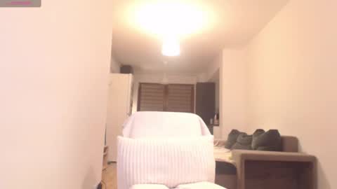 Snapshot of khloe_star chatting on 02.23.25 Khloe online show from 02.23.25