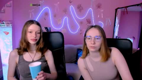 Snapshot of khloebeauty chatting on 04.19.26 khloebeauty online show from 04.19.26