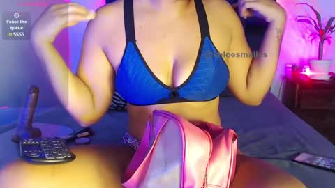 Snapshot of khloesmalls chatting on 12.03.24 online show from 12.03.24