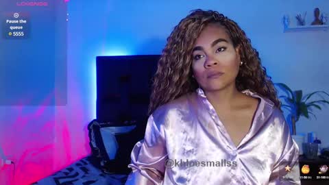 Snapshot of khloesmalls chatting on 01.02.25 online show from 01.02.25