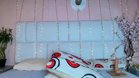 Snapshot of kiana_cream chatting on 01.24.25 N M online show from 01.24.25