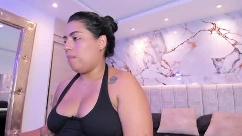 Snapshot of kiana_cream chatting on 11.05.25 N M online show from 11.05.25