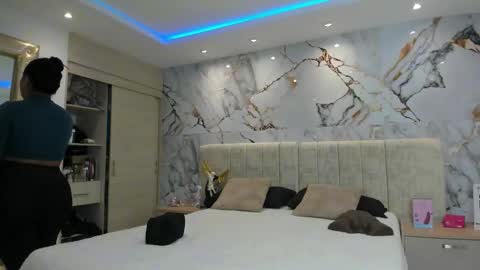 Snapshot of kiana_cream chatting on 11.17.25 N M online show from 11.17.25