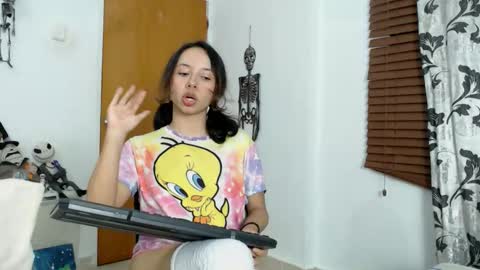 kiaralenon online show from 10.13.25