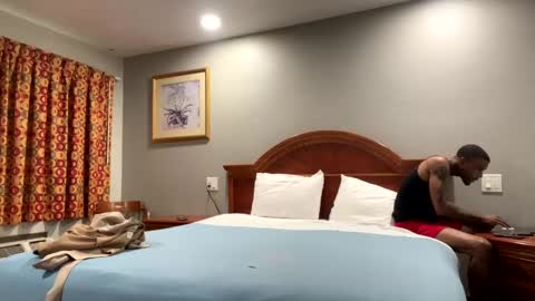 HunneysPlayRoom online show from 12.31.24