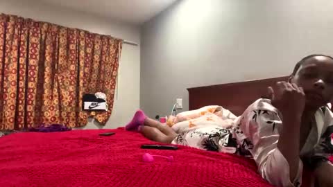 HunneysPlayRoom online show from 12.14.25