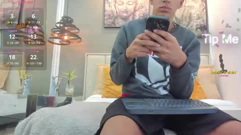 Snapshot of kieran_derek chatting on 11.18.25 Kieran Derek online show from 11.18.25